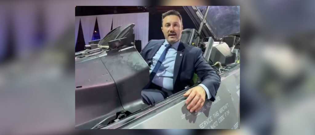 Con Petri en modo piloto, presentaron el primer F-16 que lleg&oacute; al pa&iacute;s