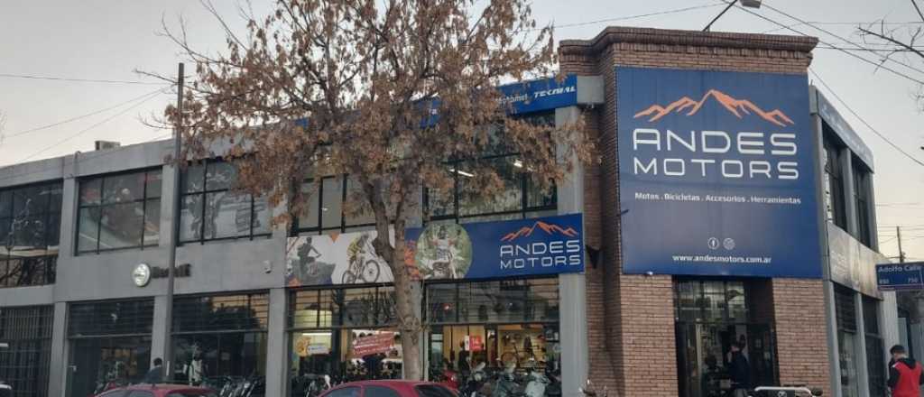 Circulaba con una de las motos del golpe a la concesionaria y lo atraparon