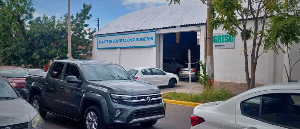 El trámite que irrita a conductores y vecinos, y cuesta el triple que la RTO