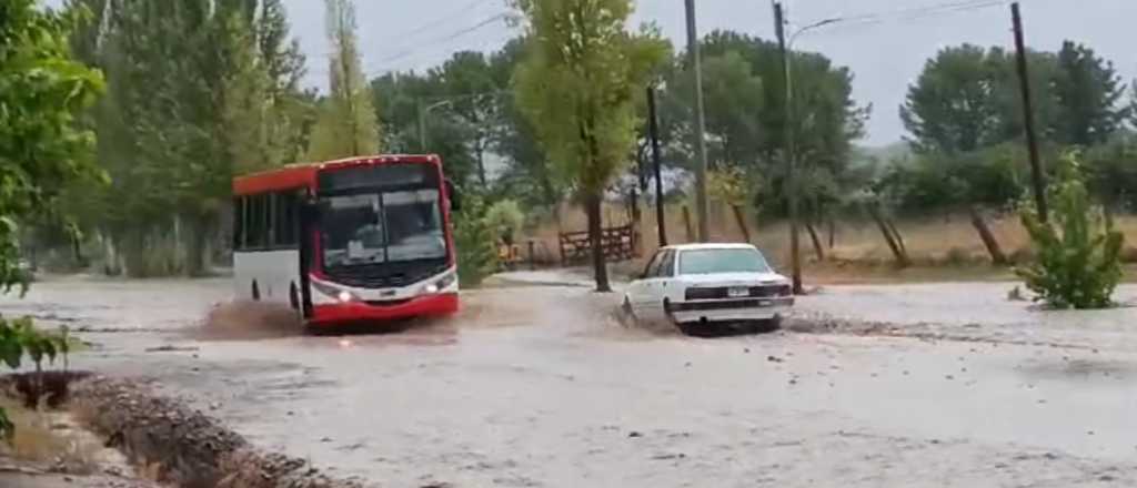 Videos: diluvi&oacute; y cay&oacute; granizo en el Valle de Uco