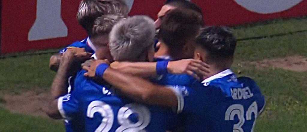 Vélez sufrió, venció de casualidad a Midland y zafó del papelón