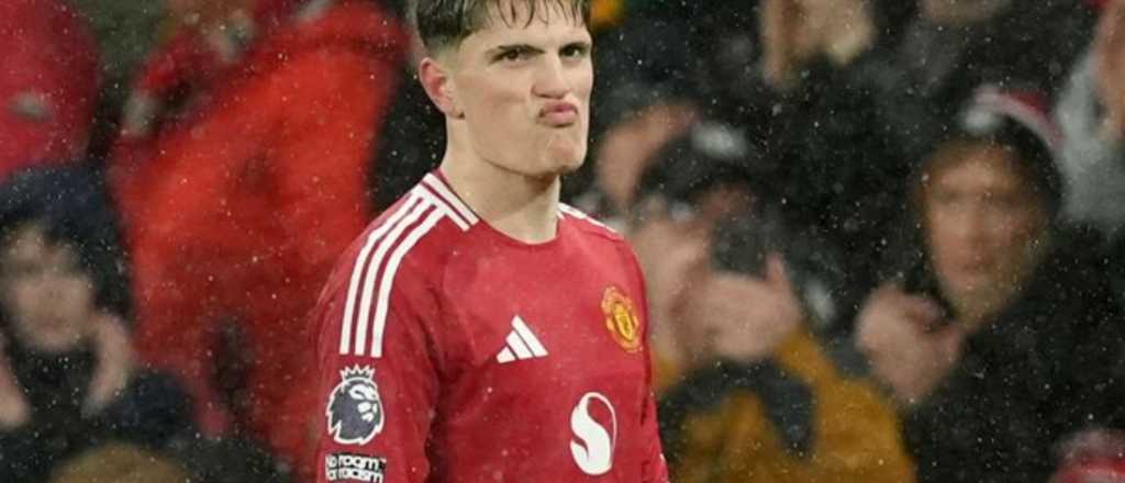 Garnacho salió en el primer tiempo y explotó de bronca