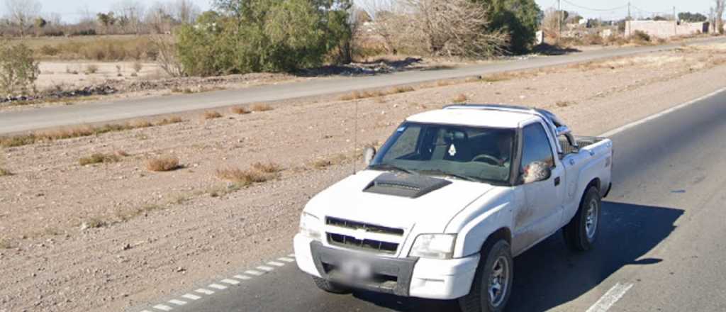 Acceso Este: se bajó para sacar una piedra y una camioneta lo embistió