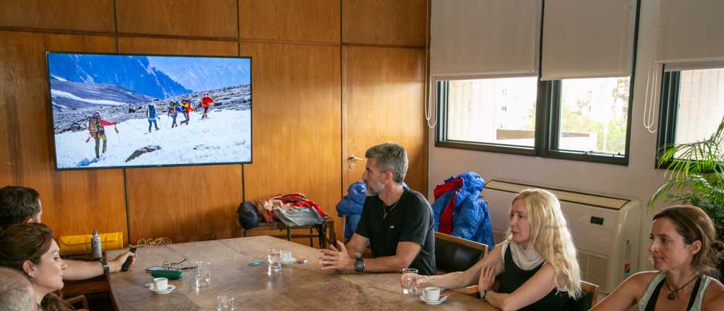 Ulpiano Suarez recibió a las hijas del recordado andinista Guillermo Vieiro