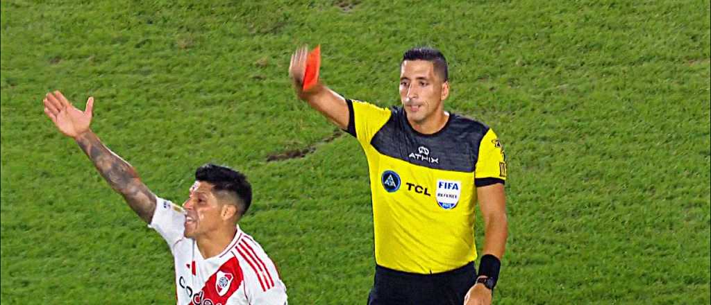 La furia de Enzo Pérez: patadón, roja y reproche a Pity Martínez