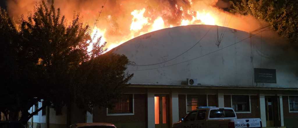 Investigan si una p&eacute;rdida de gas inici&oacute; el incendio del Ministerio de Seguridad