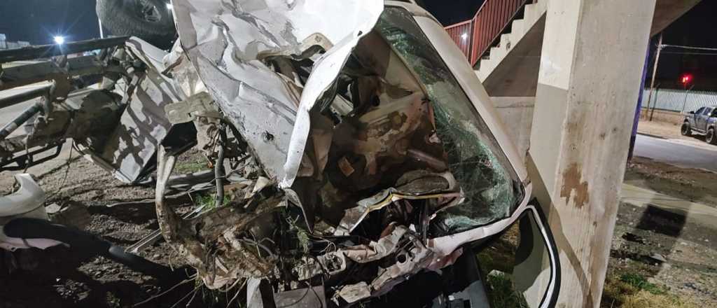 Destrucci&oacute;n total: fuerte accidente en el Acceso Este