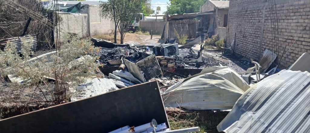 Videos: un incendio arrasó con una casa en Junín