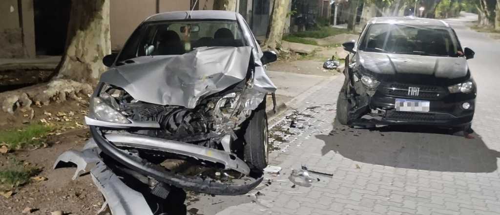 Video: chocó y destrozó un vehículo estacionado en Chacras