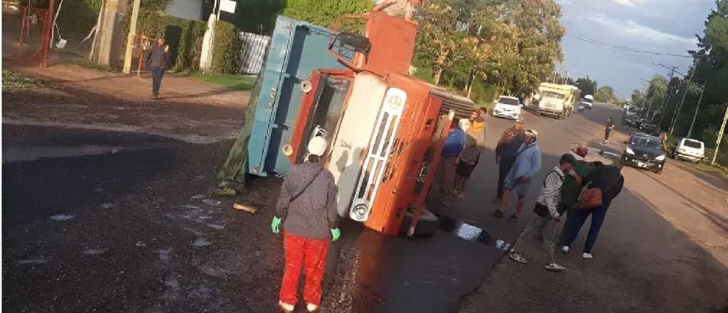Un camión con mosto volcó en Rivadavia