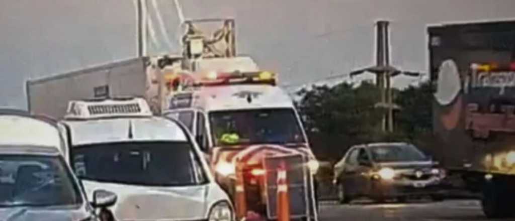 Un hombre fue atropellado, causó un choque y murió