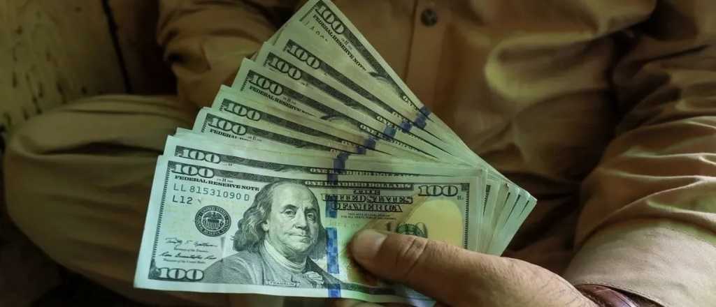 El d&oacute;lar blue cerr&oacute; la semana a $1.215