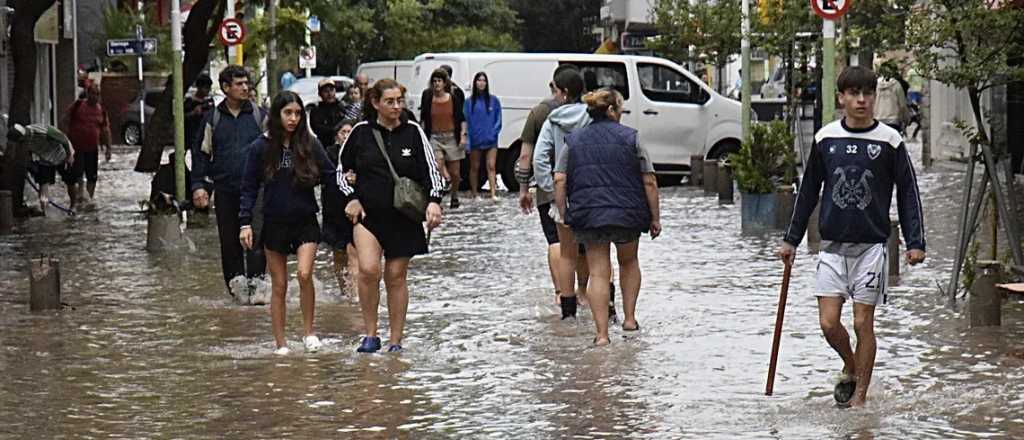 Temporal en Bah&iacute;a Blanca: sugieren no asistir a los puestos de trabajo