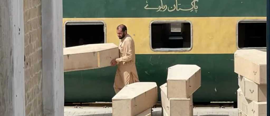 Pakistán: secuestraron un tren y tomaron más de 400 rehenes