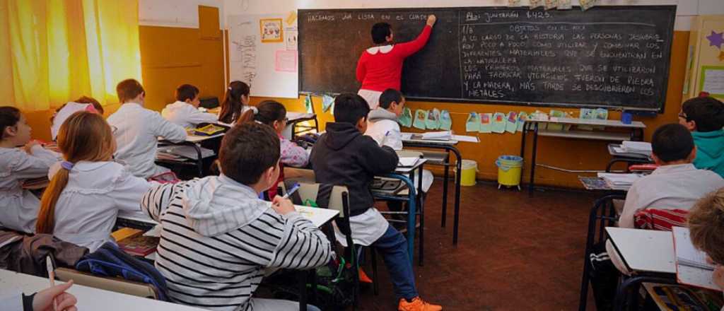 Buscan que la DGE compre micrófonos para todos los docentes