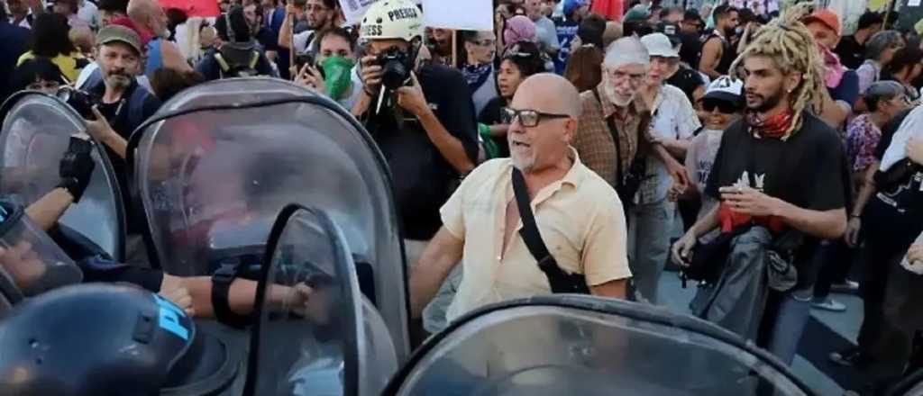 Adorni calific&oacute; la marcha de jubilados de "izquierda y kirchnerista"