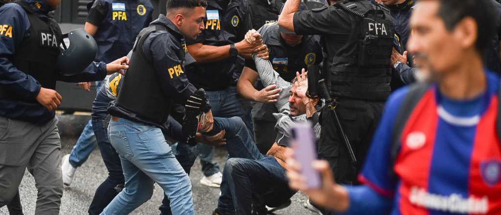 Videos: graves incidentes en el Congreso durante la marcha de jubilados