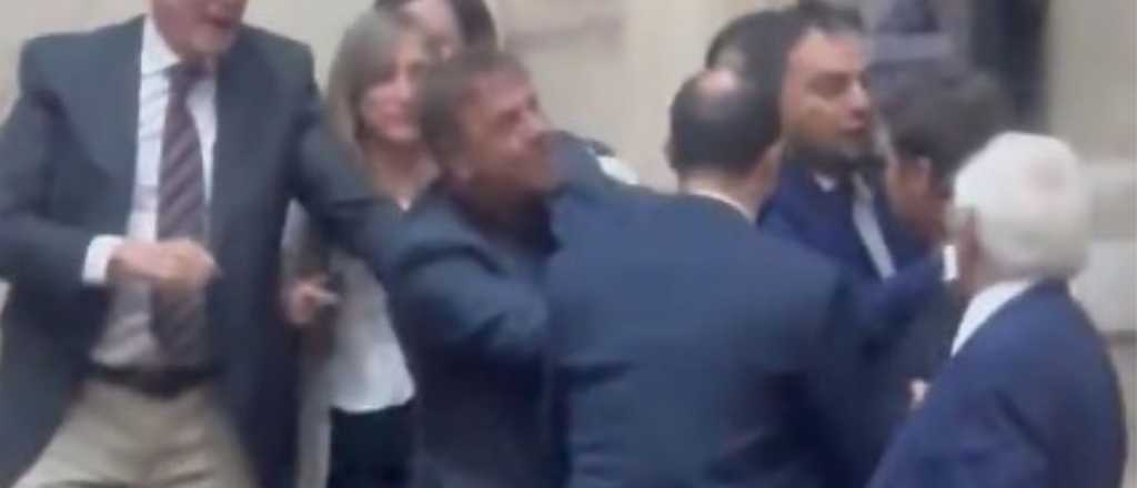 Esc&aacute;ndalo en Diputados: libertarios a las pi&ntilde;as e insultos