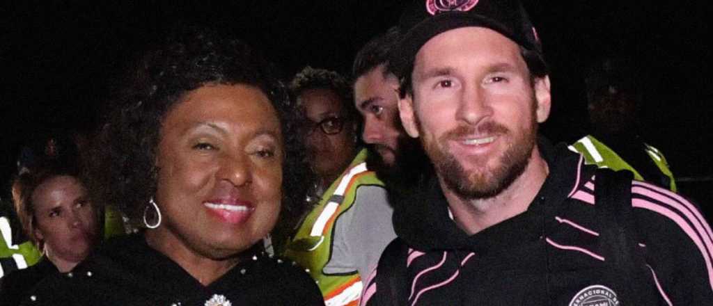 El regalo a puro reggae que recibió Messi al llegar a Jamaica