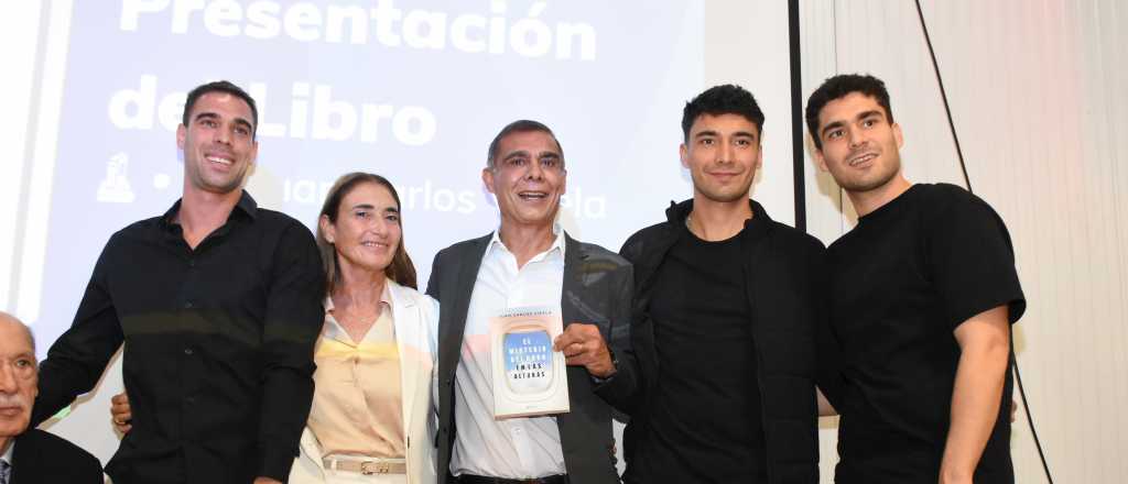 Juan Carlos Videla presentó su libro en un evento muy emotivo