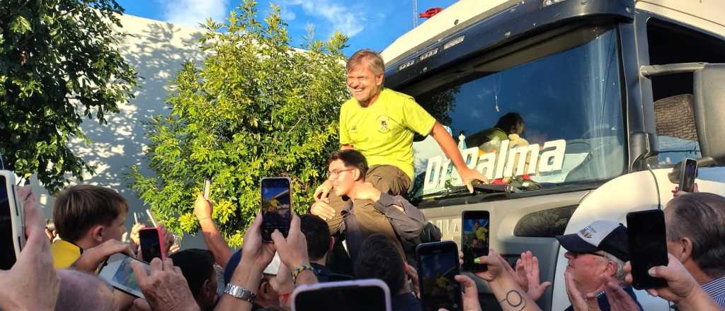 Marcos Di Palma lleg&oacute; a Bah&iacute;a Blanca con m&aacute;s de 10 camiones con donaciones