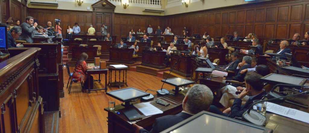 Sancionarán a funcionarios que no atiendan reclamos de mendocinos