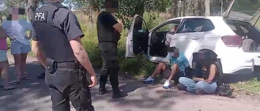 Llevaban droga, quisieron escapar y chocaron contra un &aacute;rbol en San Rafael