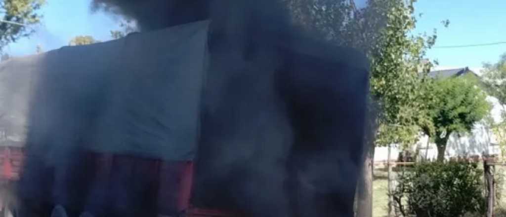 Un brasileño quiso apagar el incendio de su camión y terminó hospitalizado