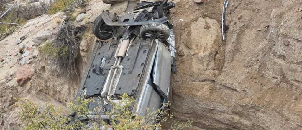 Un auto perdió el control en la Ruta 7 y cayó 30 metros