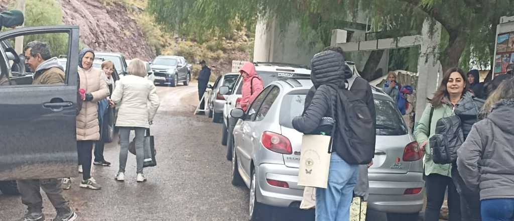 Un colectivo qued&oacute; varado en el Ca&ntilde;&oacute;n del Atuel y evacuaron a 40 turistas