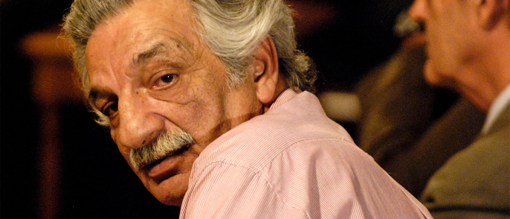 Muri&oacute; el "turco Juli&aacute;n", el polic&iacute;a que torturaba con esv&aacute;sticas y brazalete nazi