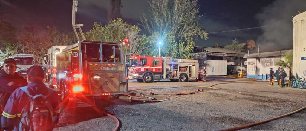 Se incendi&oacute; el corral&oacute;n municipal de Maip&uacute;