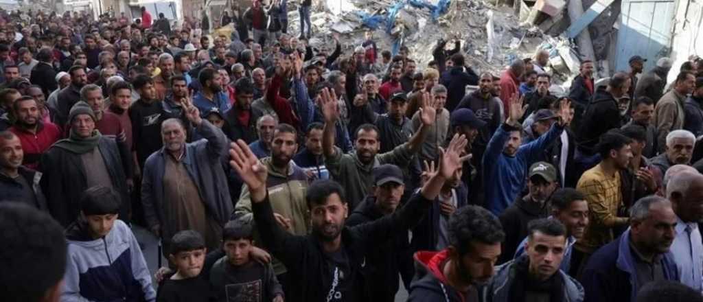 Miles de gazatíes marcharon contra Hamas