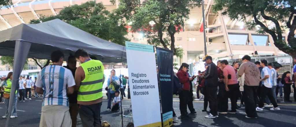 Prohibieron el ingreso a tres deudores alimentarios en el partido de la Selección