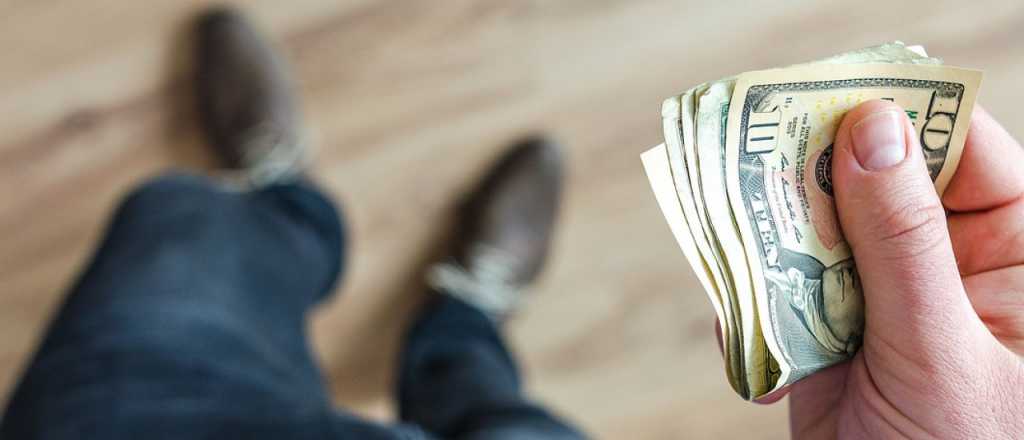 Sin el cepo, ¿a cuánto se espera que abra el dólar este lunes?