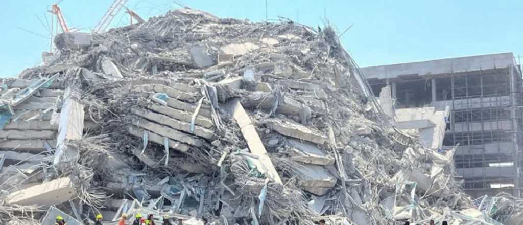 Un potente terremoto en Tailandia provoc&oacute; el derrumbe de un edificio 