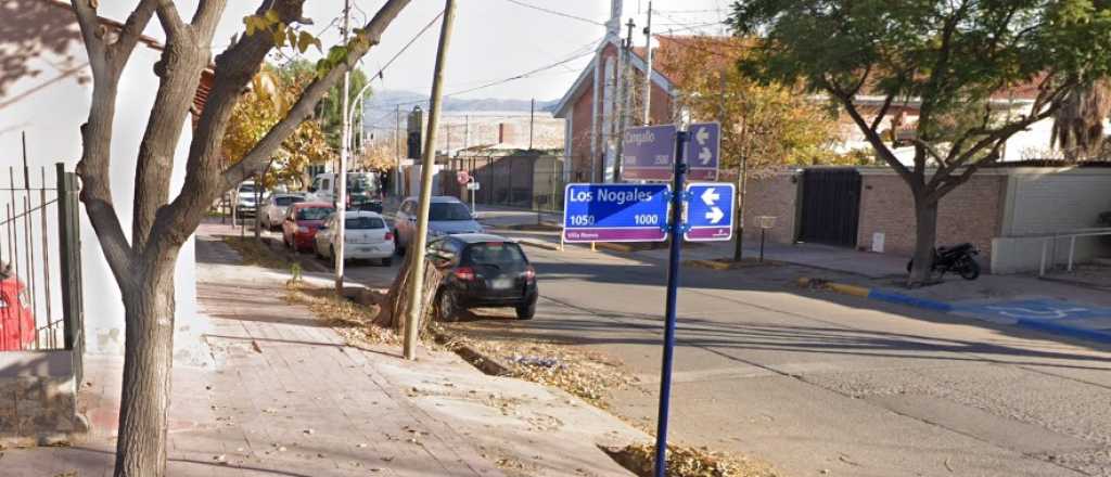 Se detuvo y le robaron el auto a una mujer en plena calle en Guaymallén