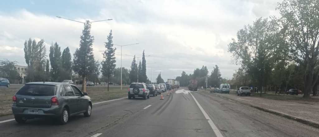 Choque y vuelco en el Acceso Sur