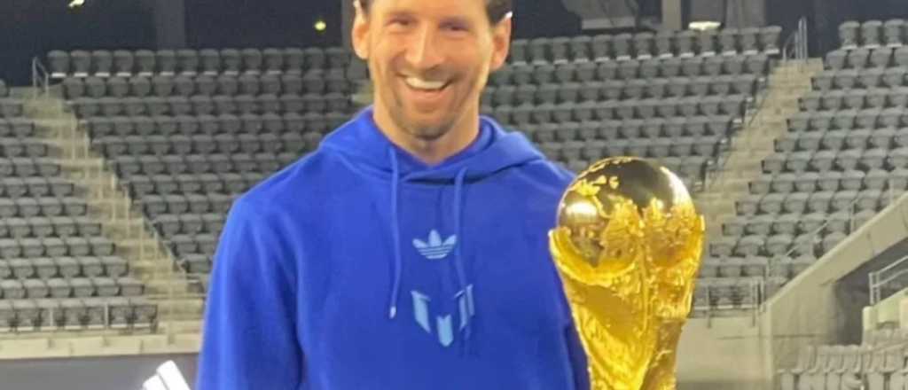 Messi se reencontr&oacute; con la Copa del Mundo y su reacci&oacute;n fue tremenda
