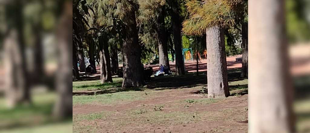 Una pareja fue filmada teniendo relaciones frente a Casa de Gobierno