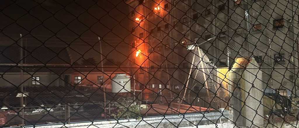 Motín en Devoto en reclamo por el cierre de los Centros de Estudiantes universitarios