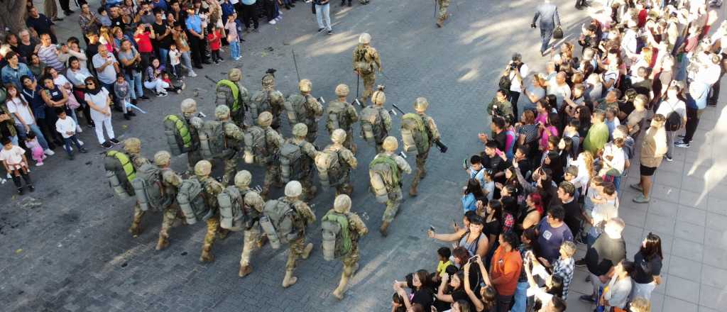 Mendoza homenajeó a veteranos y caídos en Malvinas