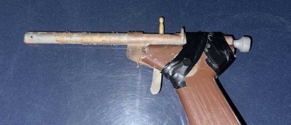 Quiso robarle a tres chicas, le quitaron el arma y llamaron a la Policía