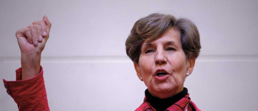 Destituyeron a la senadora socialista Isabel Allende en Chile
