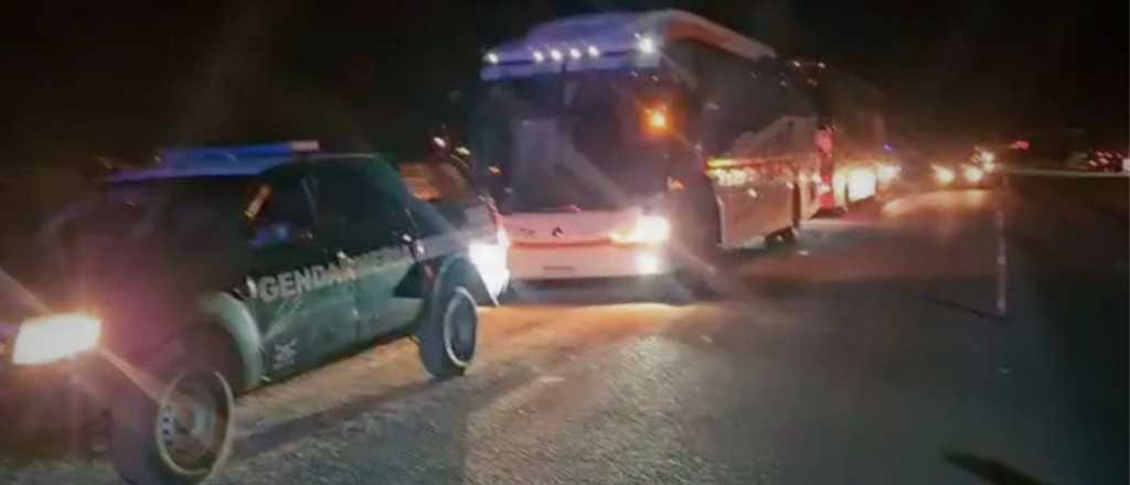 Hinchas de la U de Chile intentaron ingresar con drogas a Mendoza