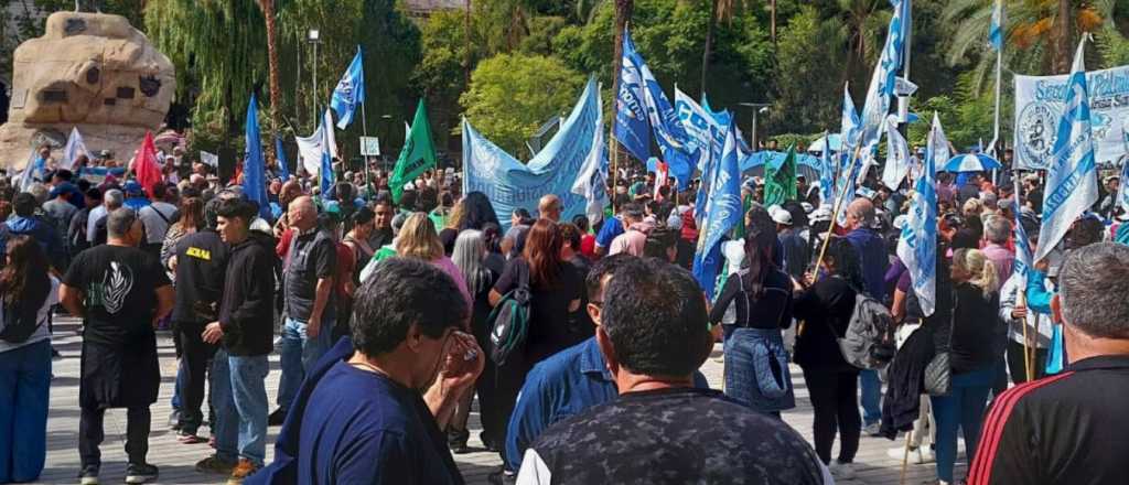 Los jubilados colmaron la Plaza San Mart&iacute;n con sus reclamos