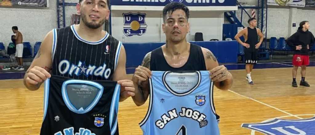 El Duki estuvo jugando al básquet en un club de Mendoza