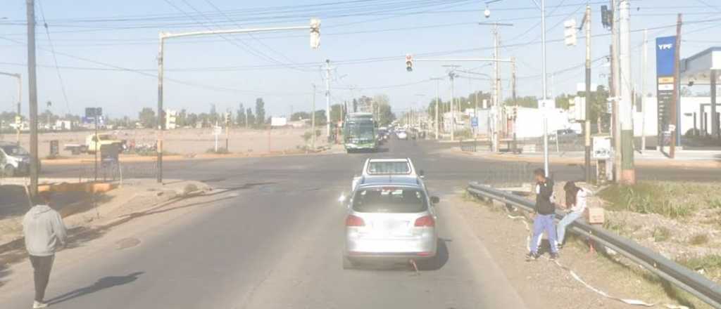 Un motociclista result&oacute; herido tras chocar contra un auto en Guaymall&eacute;n