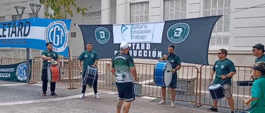 Video: gremios se manifestaron en la Legislatura por el paro general