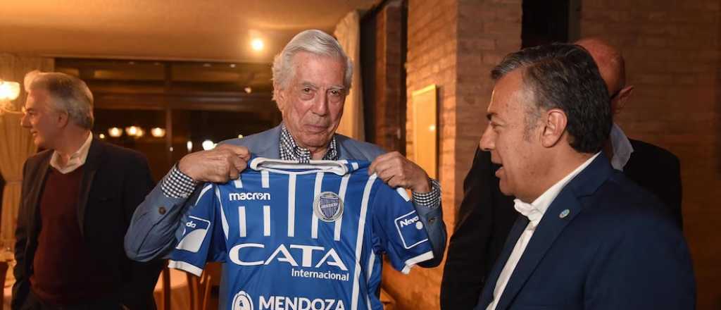 El recuerdo de Vargas Llosa en Mendoza: hitos de una relación especial